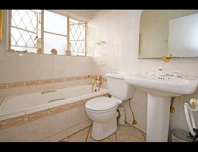 5 BEDROOM HOUSE FOR SALE IN HURLINGHAM